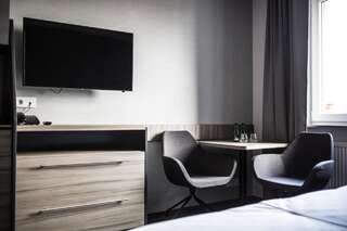 Отель Hotel Mazurek Kolo Стандартный двухместный номер с 2 отдельными кроватями-8